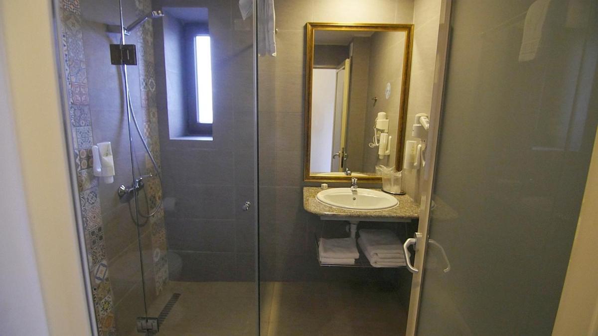 Hotel Posada Vidraru Căpăţîneni-Ungureni Cameră foto