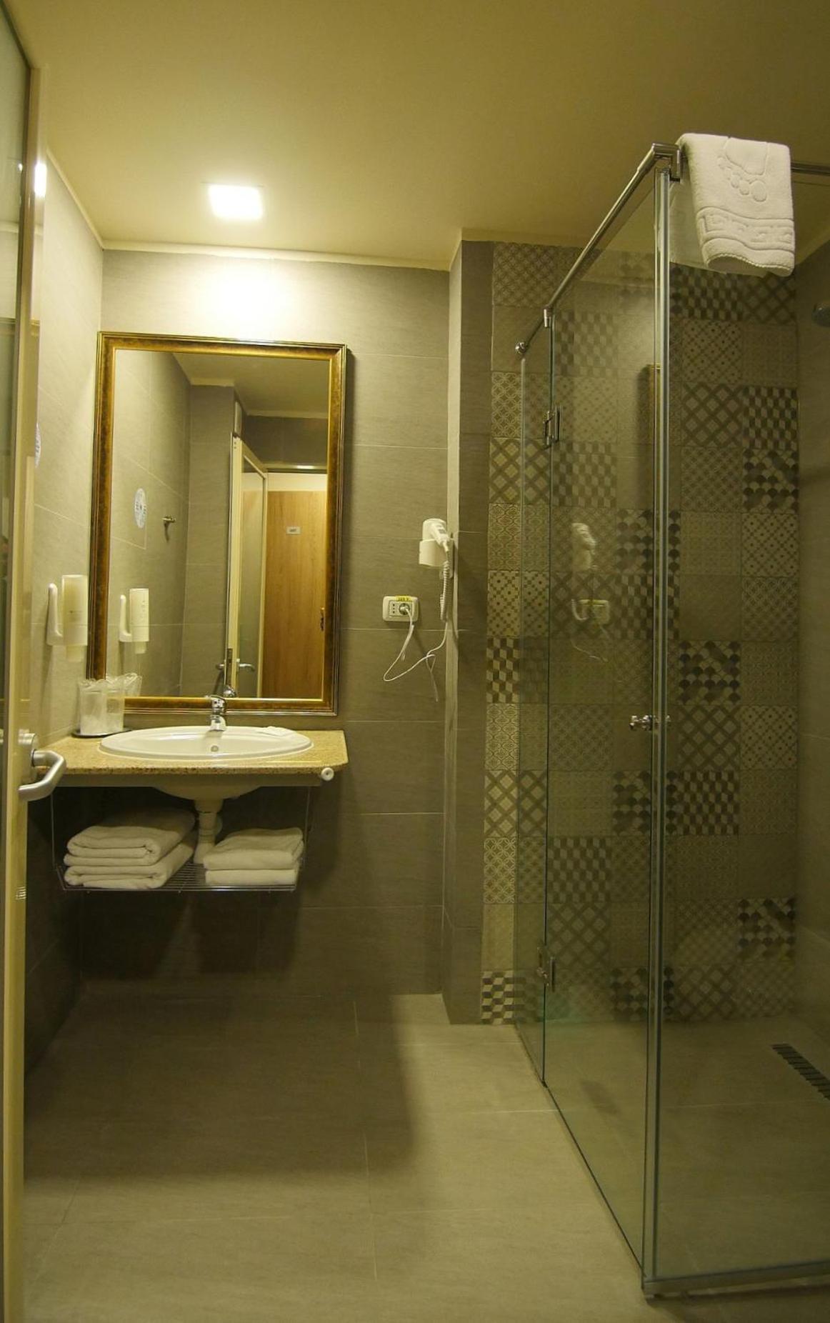 Hotel Posada Vidraru Căpăţîneni-Ungureni Cameră foto